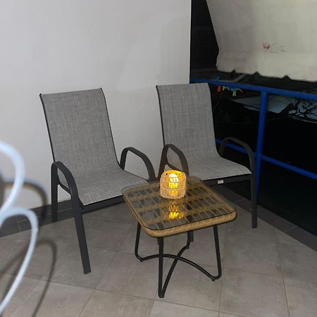 Gezos Apartment Himare Bagian luar foto
