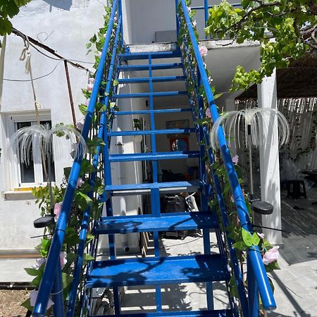 Gezos Apartment Himare Bagian luar foto