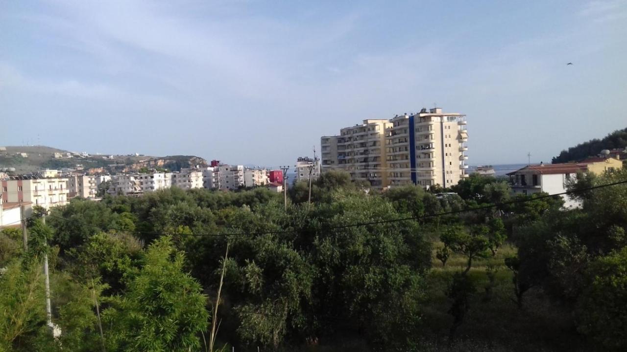 Gezos Apartment Himare Bagian luar foto