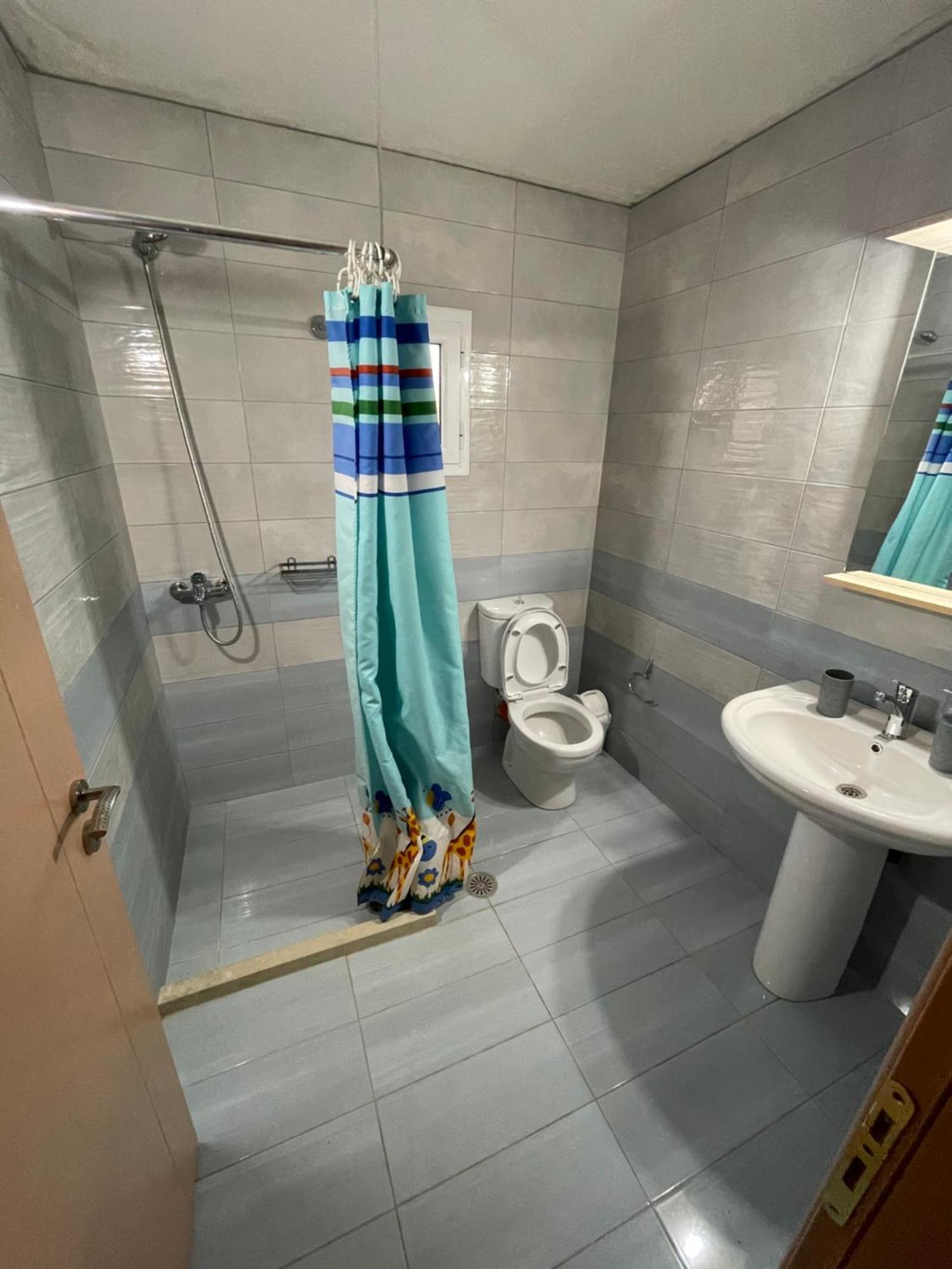Gezos Apartment Himare Bagian luar foto