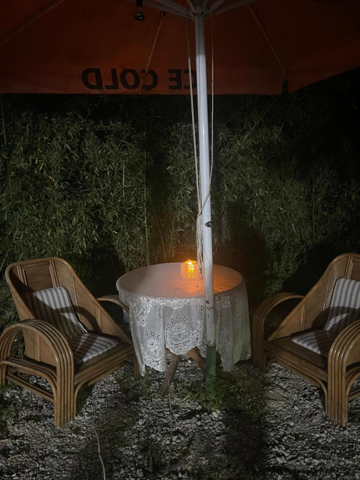 Gezos Apartment Himare Bagian luar foto