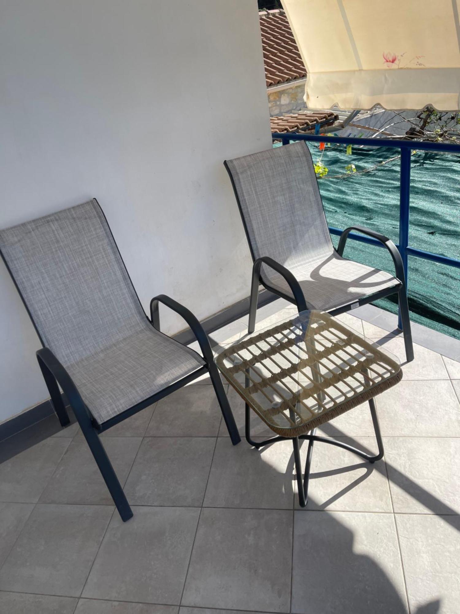 Gezos Apartment Himare Bagian luar foto