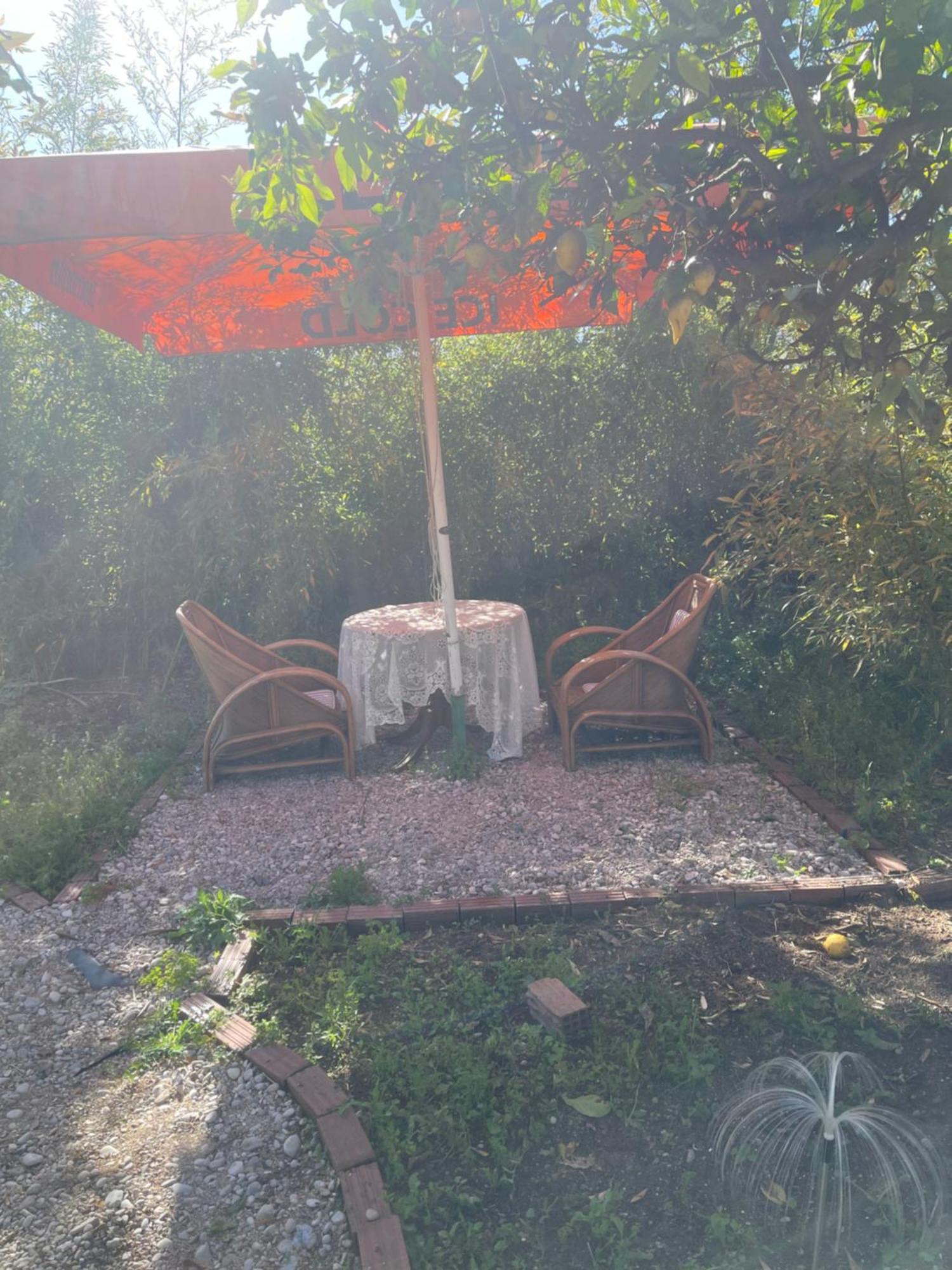 Gezos Apartment Himare Bagian luar foto